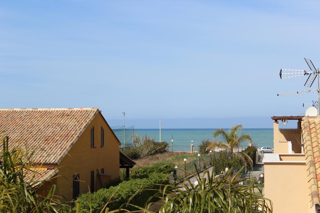 Casa Vacanze Roccella Beach 캄포펠리체 디 로첼라 외부 사진