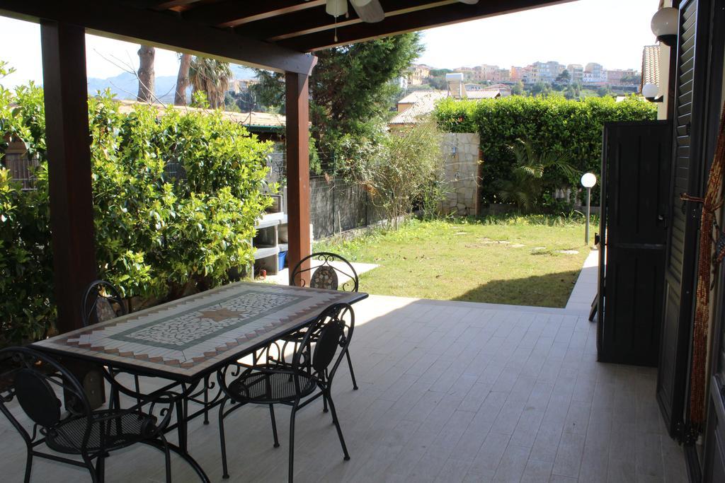 Casa Vacanze Roccella Beach 캄포펠리체 디 로첼라 외부 사진